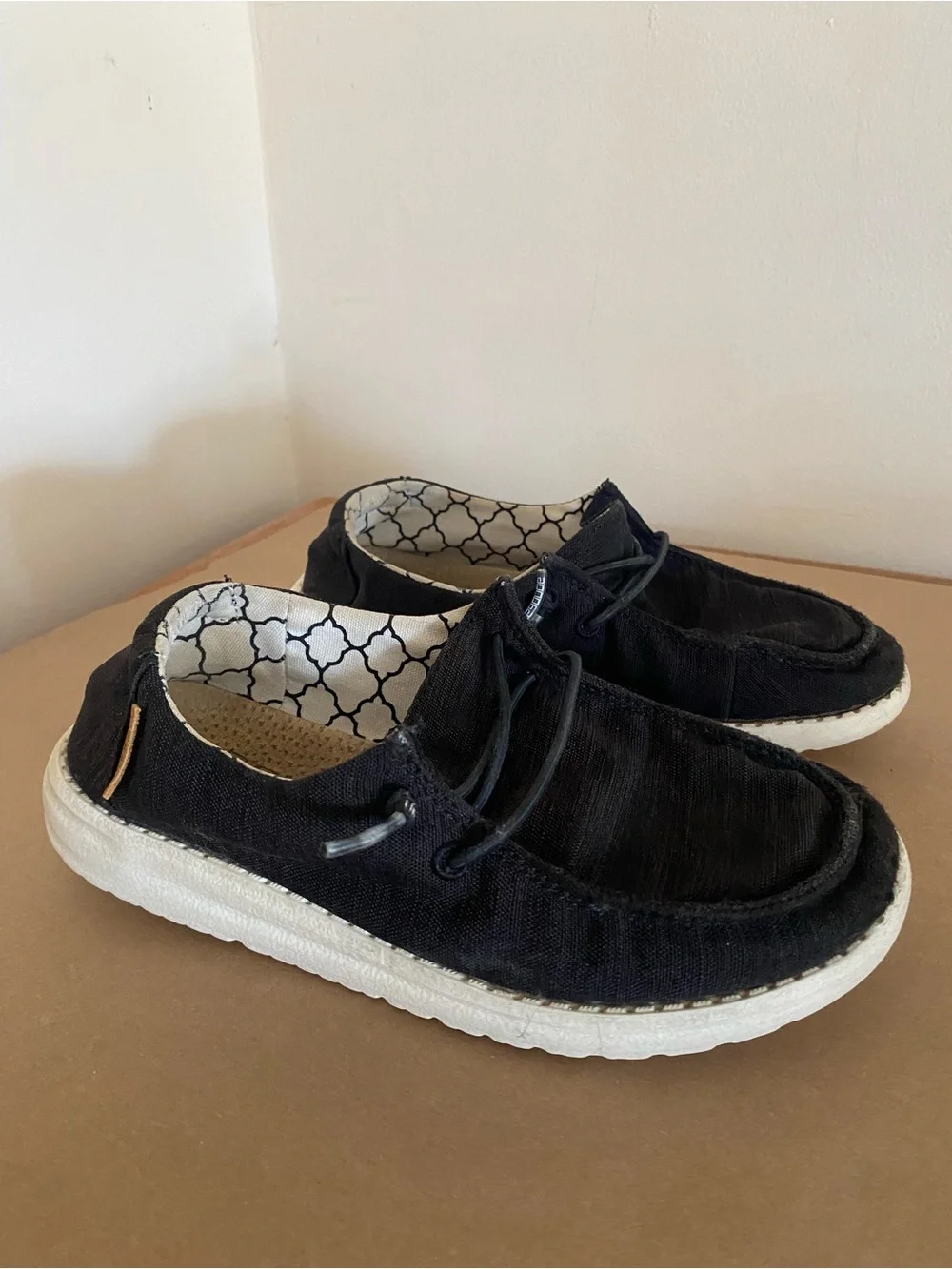 Hey dude Wendy Youth linen black size 13 kids slip on shoes girls